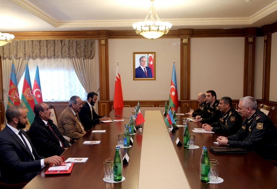 阿塞拜疆国防部长会见巴林王国国防军总司令