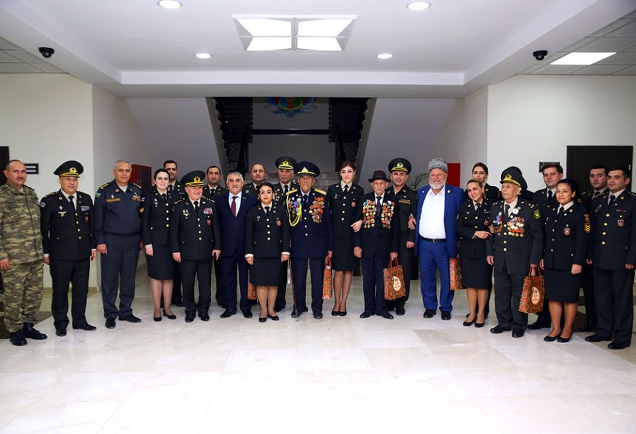 Veteranlar Müdafiə Nazirliyinin hərbi hissəsinə səfər ediblər