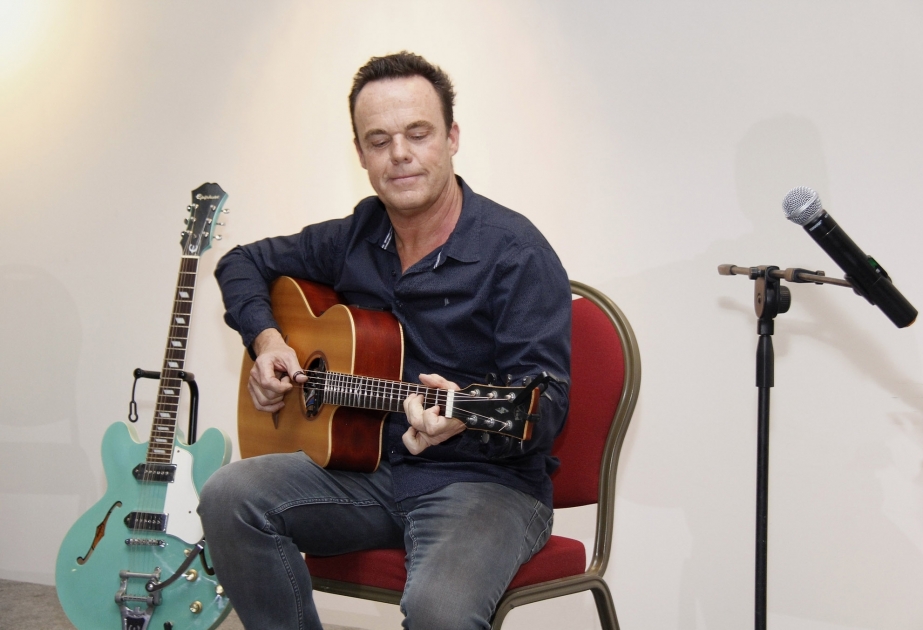Tanınmış fransız gitaraçı “Rotunda Jazz Club”da çıxış edib