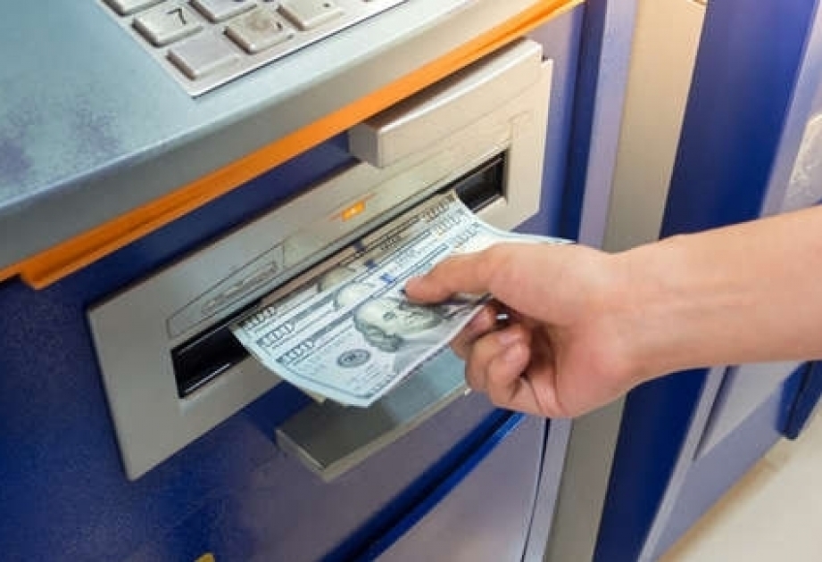Texas ştatındakı bankomat bir neçə saat ərzində 10 dollarlıq əsginaslar əvəzinə 100 dollarlıq əsginaslar verib