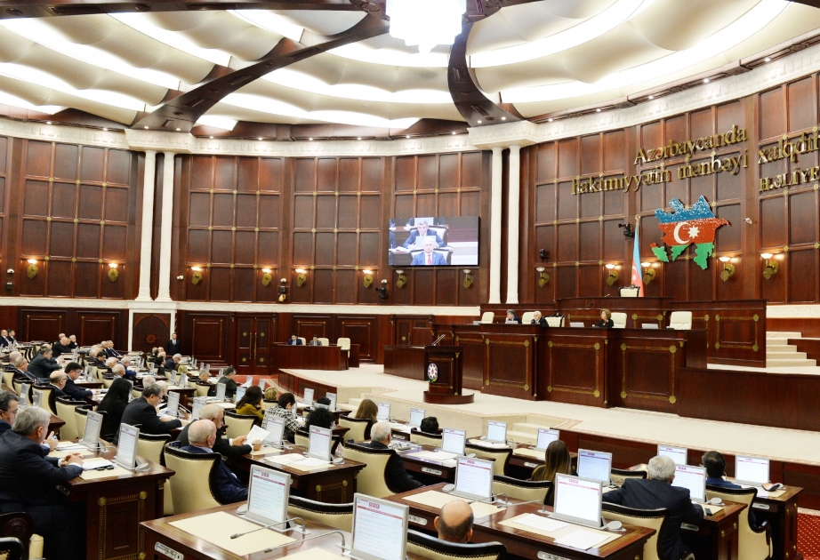 Parlamentin plenar iclasında Seçki Məcəlləsinə təklif olunan dəyişikliklər birinci oxunuşda təsdiqlənib
