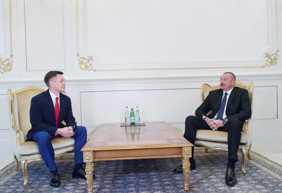 الرئيس إلهام علييف يستقبل وزير التنمية الرقمية والاتصالات والإعلام الروسي