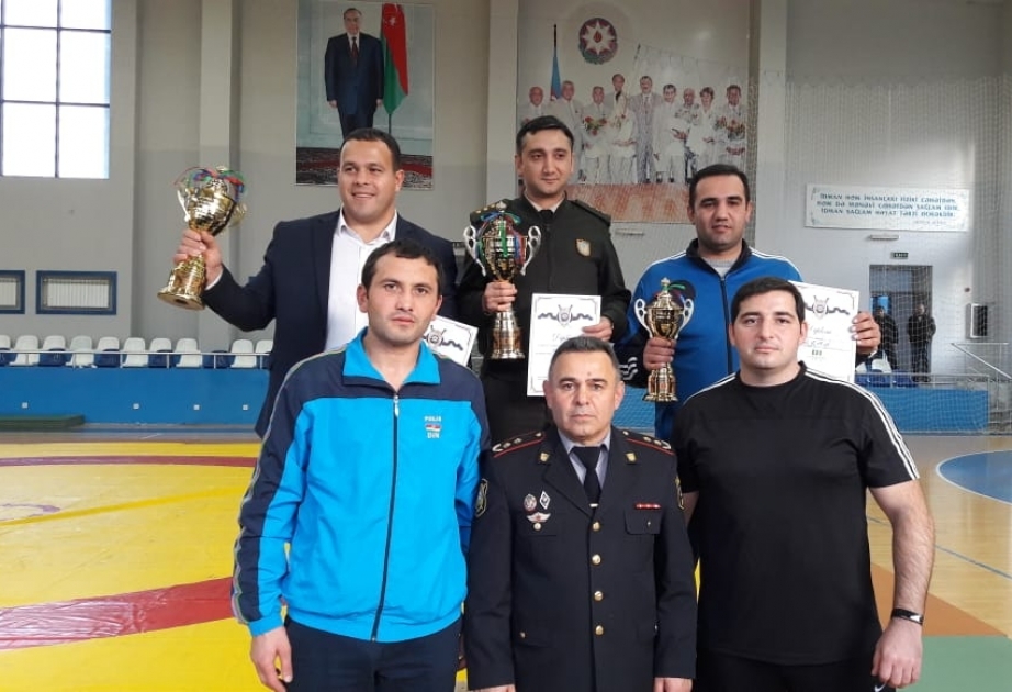 Daxili işlər orqanlarının əməkdaşları arasında sərbəst güləş çempionatı keçirilib