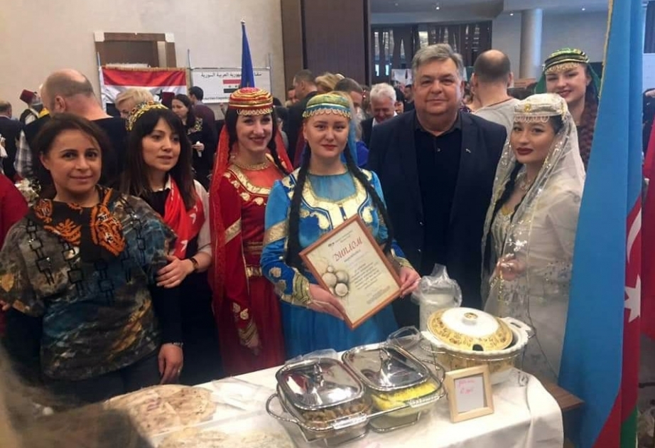 На новогодней ярмарке-выставке в Беларуси представлены образцы азербайджанской кулинарии