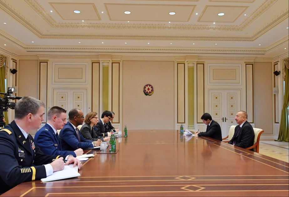 Le président Ilham Aliyev a reçu une délégation du Département de la Défense des Etats-Unis VIDEO