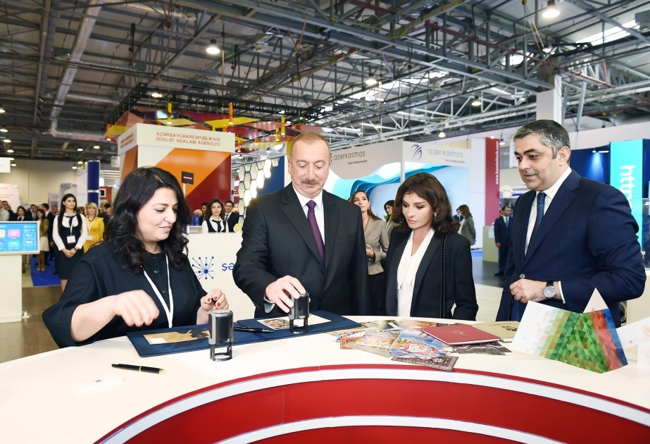 Le président Ilham Aliyev visite le salon «Bakutel 2018» VIDEO
