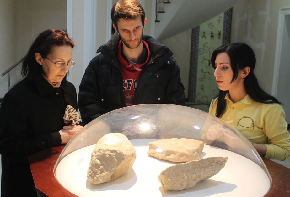 Ceyhun Hacıbəylinin varisləri Tarix Muzeyində və Qobustan Qoruğunda olublar