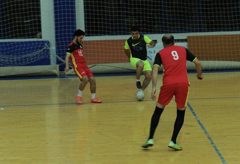 Dünya Azərbaycanlılarının Həmrəylik Günü və Yeni il münasibətilə keçirilən mini futbol turnirinə yekun vurulub VİDEO