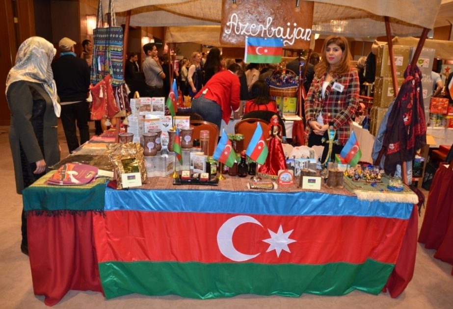 Azərbaycanın Macarıstandakı səfirliyi səkkizinci diplomatik xeyriyyə bazarında iştirak edib
