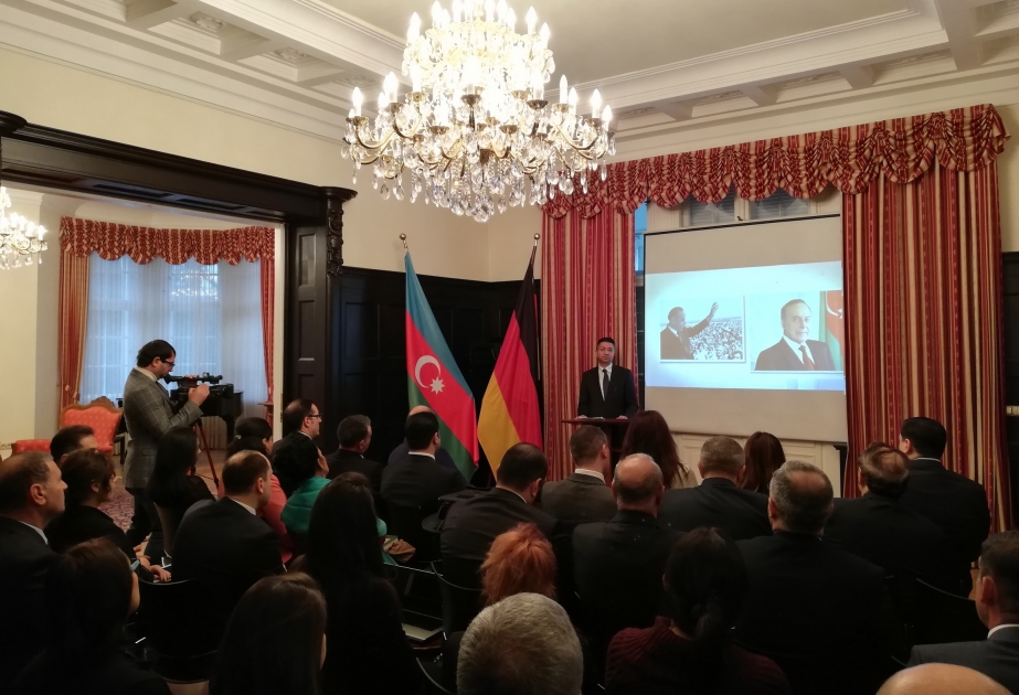Berlində keçirilən anım tədbirində ulu öndər Heydər Əliyevin Azərbaycan xalqı qarşısındakı xidmətlərindən danışılıb