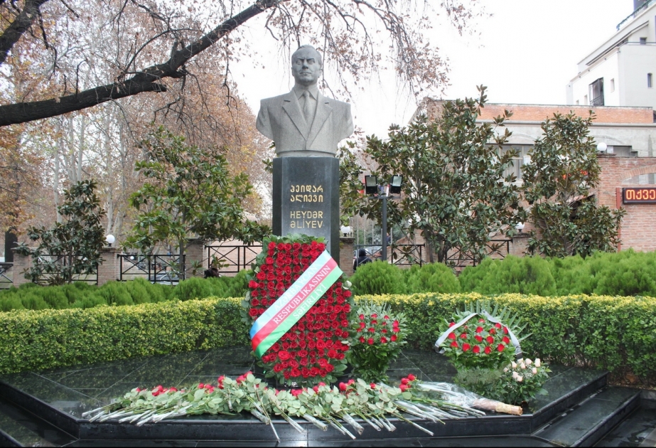 Ulu öndər Heydər Əliyevin xatirəsi qonşu Gürcüstanda da ehtiramla yad olunub