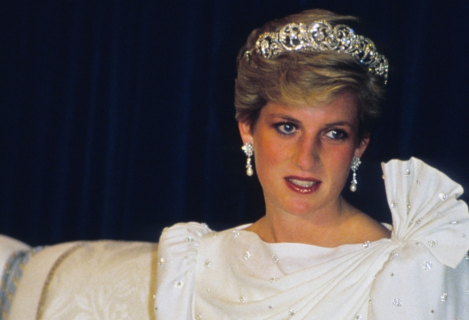 Şahzadə Diananın ipək paltarı hərracda 202 min dollara satılıb