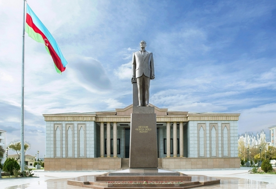Nakhchivan hosts ceremony to commemorate national leader Heydar Aliyev