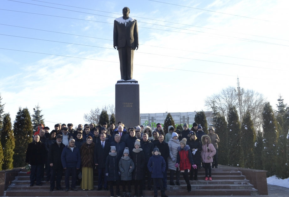 Ulyanovskda ümummilli lider Heydər Əliyevin xatirəsi anılıb