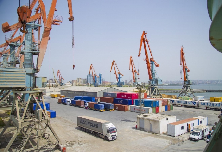 محطة الشحن الرئيسية في ميناء باكو تنقل الى الميناء في آلات في الربع الأول للعام القادم