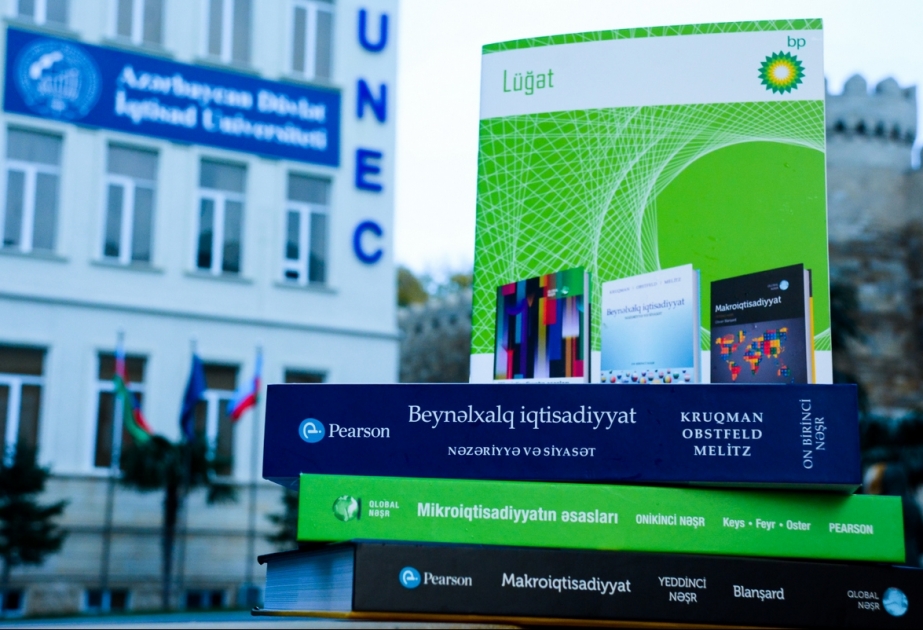 Сотрудники UNEC перевели авторитетные издания по экономике