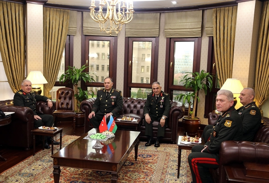 Le vice-ministre de la Défense Karim Valiyev rencontre le chef d’état-major des armées turques