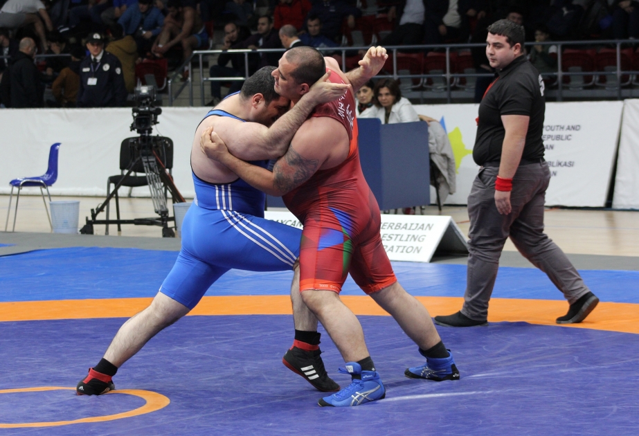Продолжается чемпионат страны по вольной и греко-римской борьбе среди взрослых