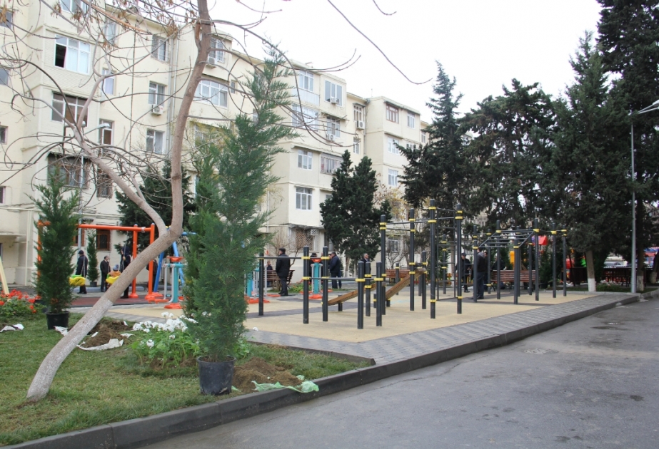 “Bizim həyət” layihəsi çərçivəsində abadlaşdırılan növbəti həyət sakinlərin istifadəsinə verilib