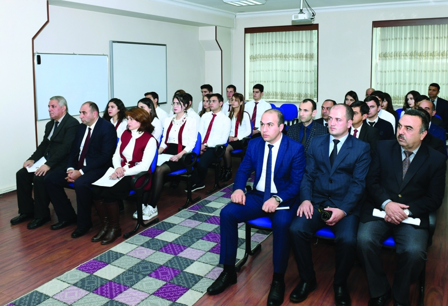 Hamiliyə verilmiş ixtisaslarda təhsil alan tələbələrlə görüş