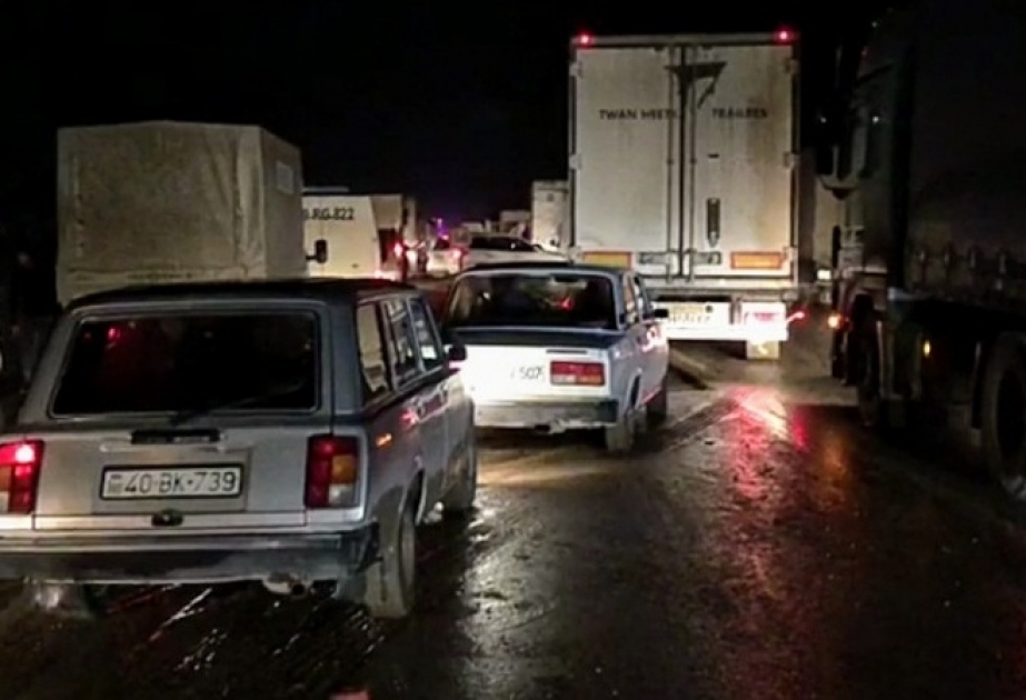 Bakı-Quba yolunda yük avtomobilinin qəzaya uğraması tıxacın yaranmasına səbəb olub VİDEO