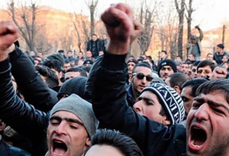 Ermənistanda hökumət binası qarşısında etiraz aksiyası keçirilib