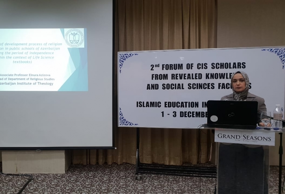 موظفة معهد الإلهيات الأذربيجاني تلقي تقريرا في الندوة الدولية حول التعليم الإسلامي لدى رابطة الدول المستقلة بماليزيا
