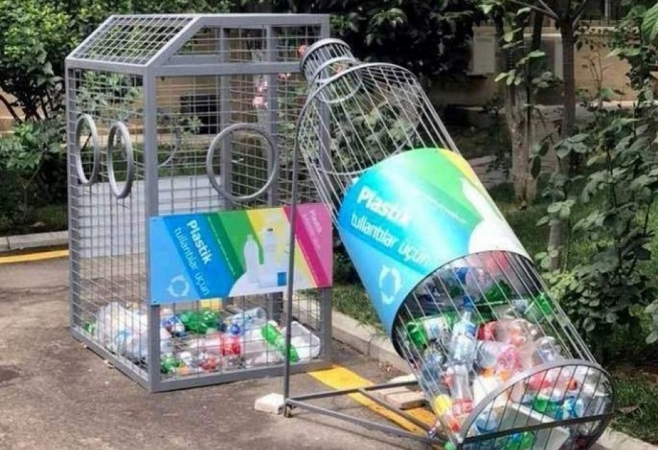 В Баку для сбора пластиковых отходов размещены 9 контейнеров