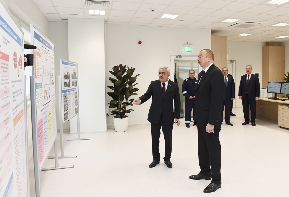 Präsident Ilham Aliyev weiht Bitumen-Produktionsanlage und LNG-Terminal ein VIDEO