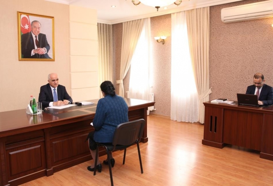 İqtisadiyyat naziri Bərdədə vətəndaşları qəbul edib