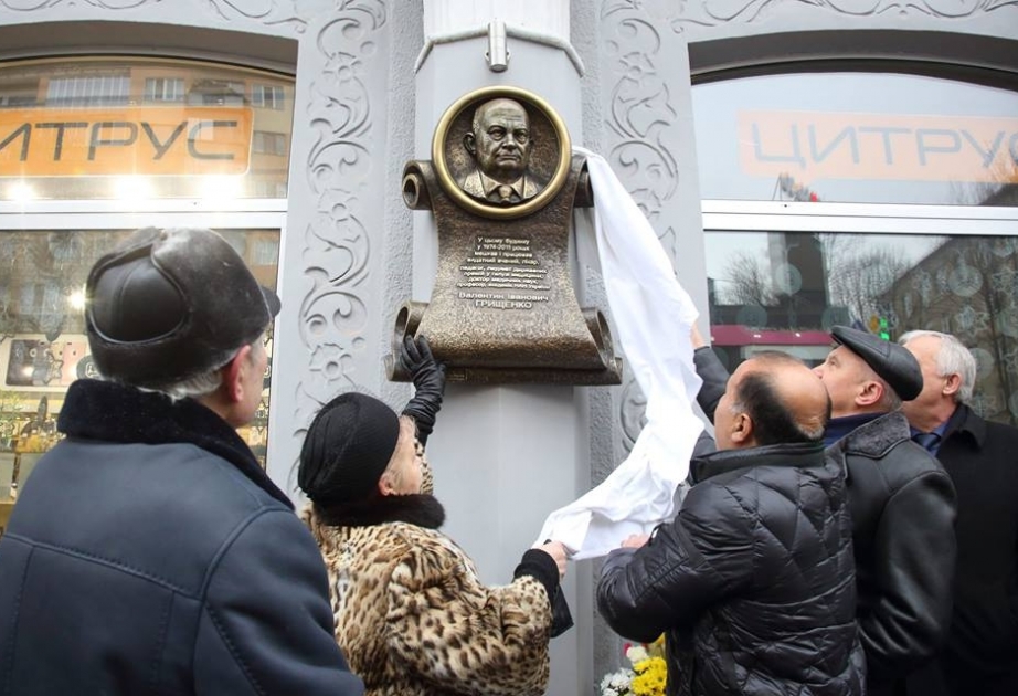 Ukraynada azərbaycanlı heykəltəraşın müəllifi olduğu memorial lövhənin açılışı olub