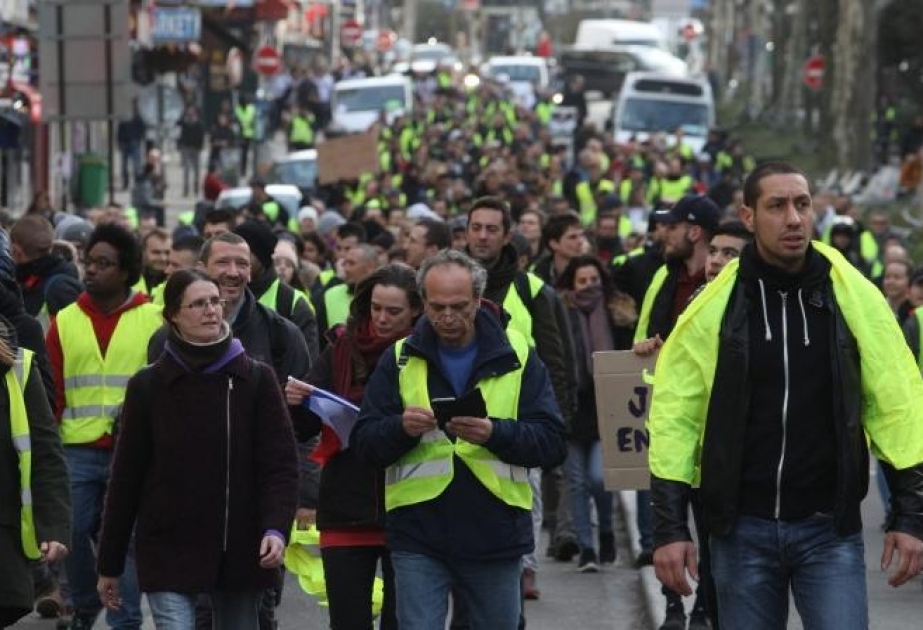 Fransada “sarı jilet”lərin etiraz aksiyasına 40 minə yaxın insan qoşulub