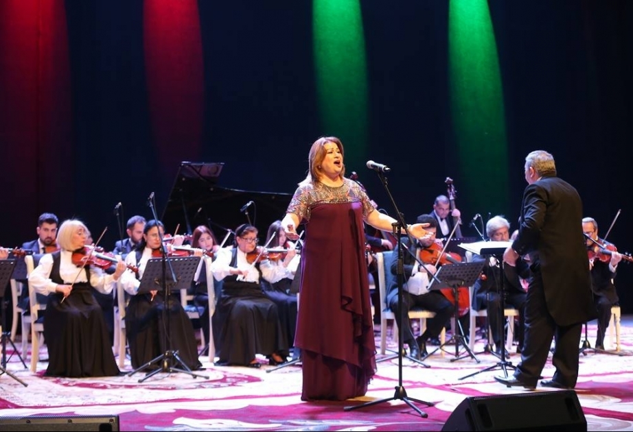 Gəncə Dövlət Kamera Orkestrinin bayram konserti musiqisevərlər üçün sənət hadisəsinə çevrilib