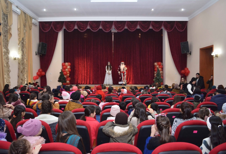 Zaqatala Xalq Teatrı uşaqları yeni tamaşa ilə sevindirib