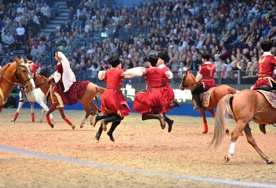 阿塞拜疆跑马参加伦敦马术表演