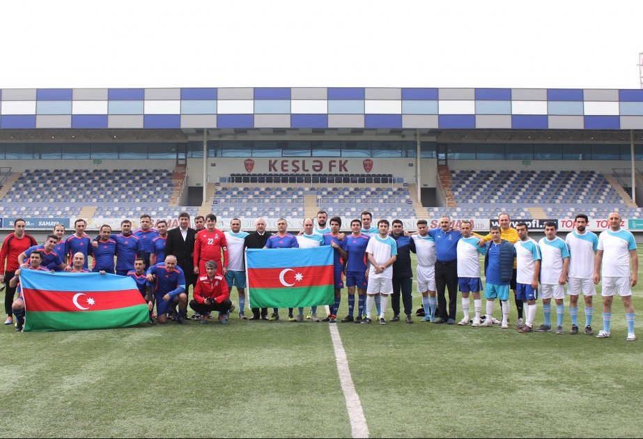 Dövlət qulluqçuları ilə jurnalistlər arasında futbol üzrə yoldaşlıq görüşü keçirilib