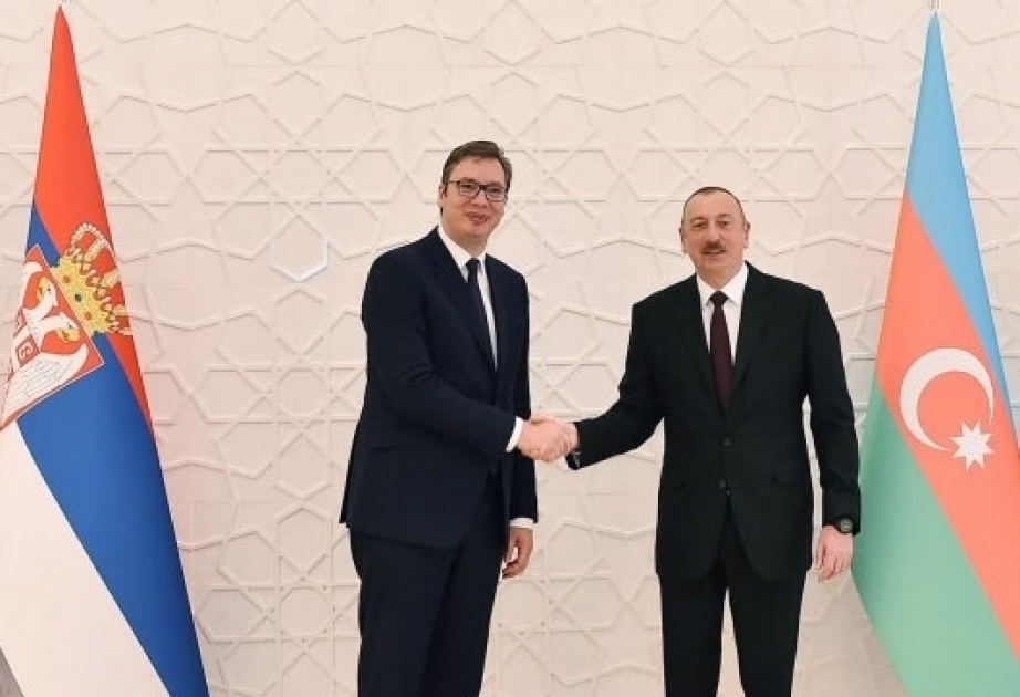 Serbiens Präsident Aleksandar Vučić telefoniert mit seinem aserbaidschanischen Kollegen