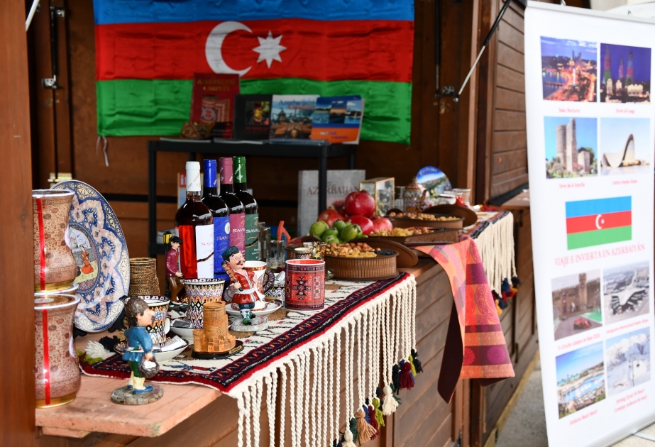На Международной рождественской ярмарке культур в Мадриде представлен азербайджанский павильон