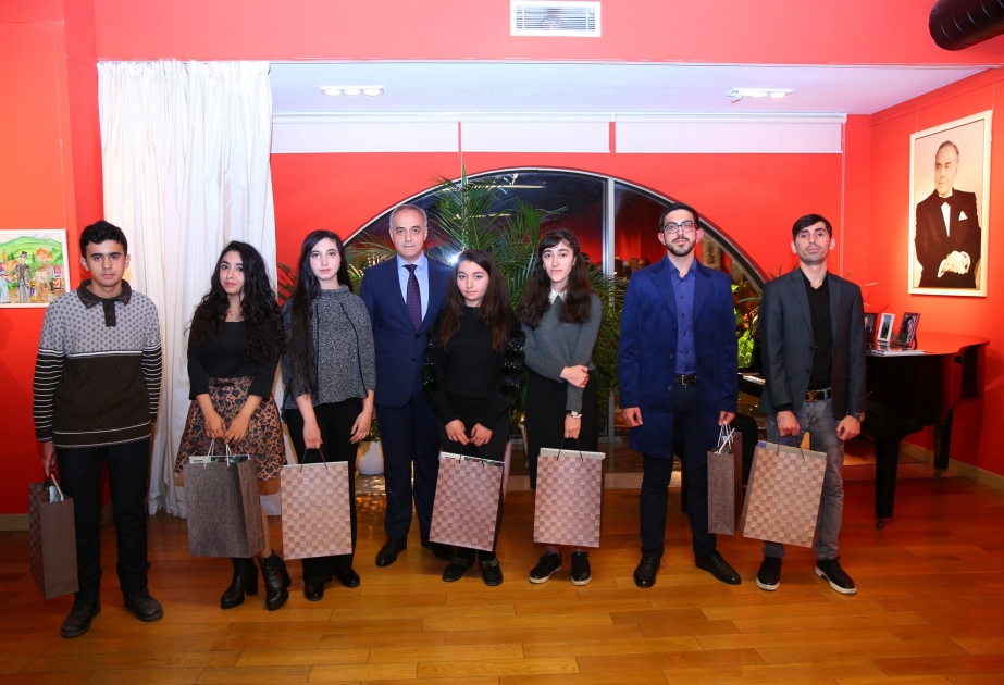 Mir Cəlal Paşayevin anadan olmasının 110 illiyinə həsr edilmiş rəsm sərgisi açılıb