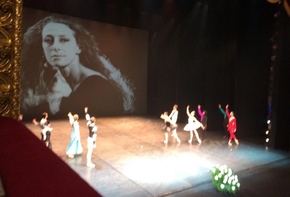 Latviya Milli Opera Teatrının səhnəsində “Məhəbbət əfsanəsi” baletindən bir hissə nümayiş olunub
