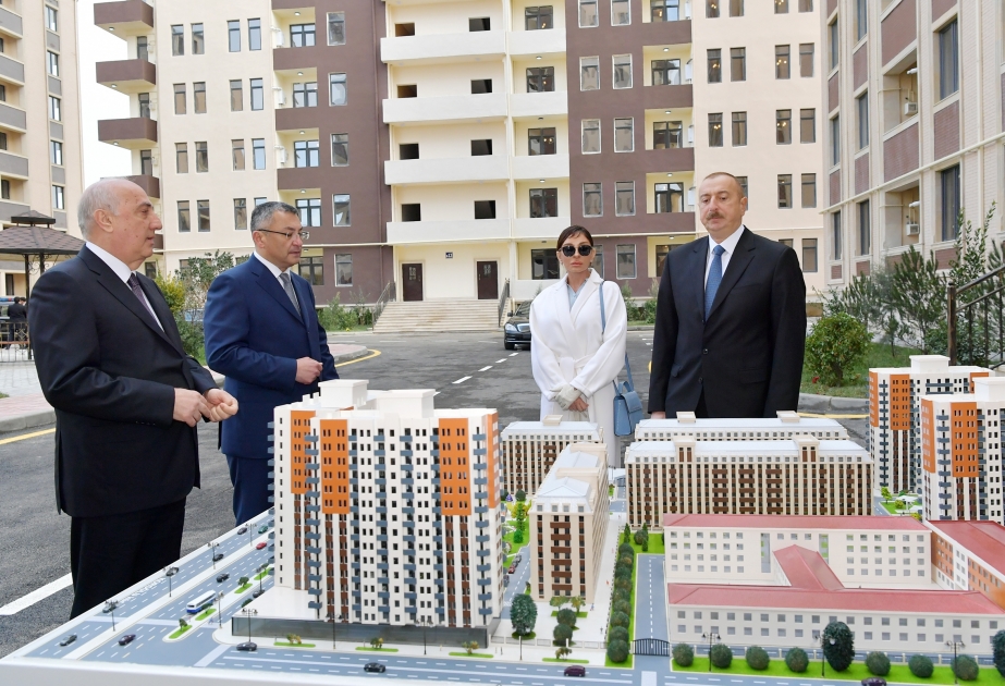 Präsident Ilham Aliyev weiht neuen Wohnkomplex für Flüchtlingsfamilien in Sumgayit ein VIDEO