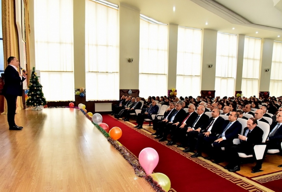 Sumqayıt Dövlət Universitetinin kollektivi Yeni ili xoş ovqatla qarşılayır