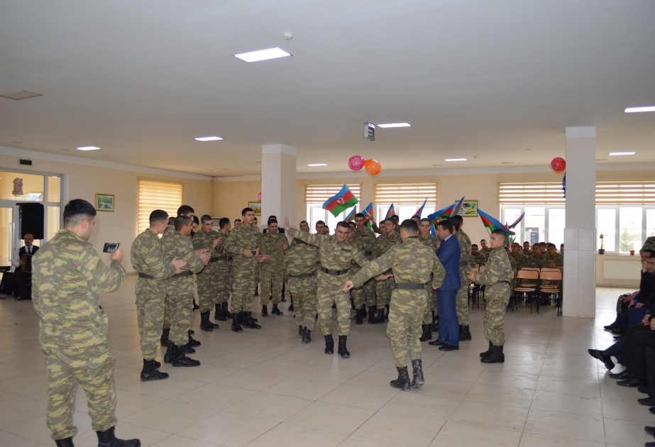 Laçınlı məcburi köçkünlər bayramı əsgərlərlə birgə qeyd ediblər
