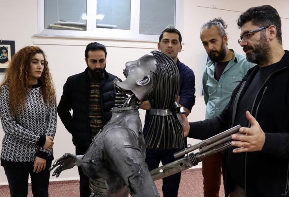 Türkiyənin Fərat Universitetinin müəllimi Xocalıda qətlə yetirilən hamilə qadının heykəlini hazırlayıb