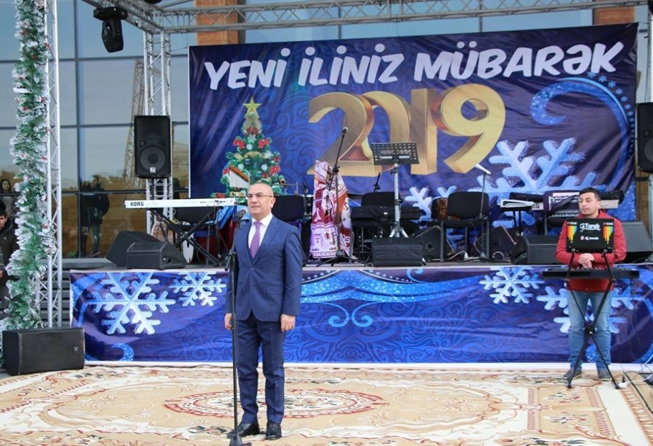 Şəmkirdə Yeni ilin gəlişi möhtəşəm bayram tədbiri ilə qeyd olunub VİDEO