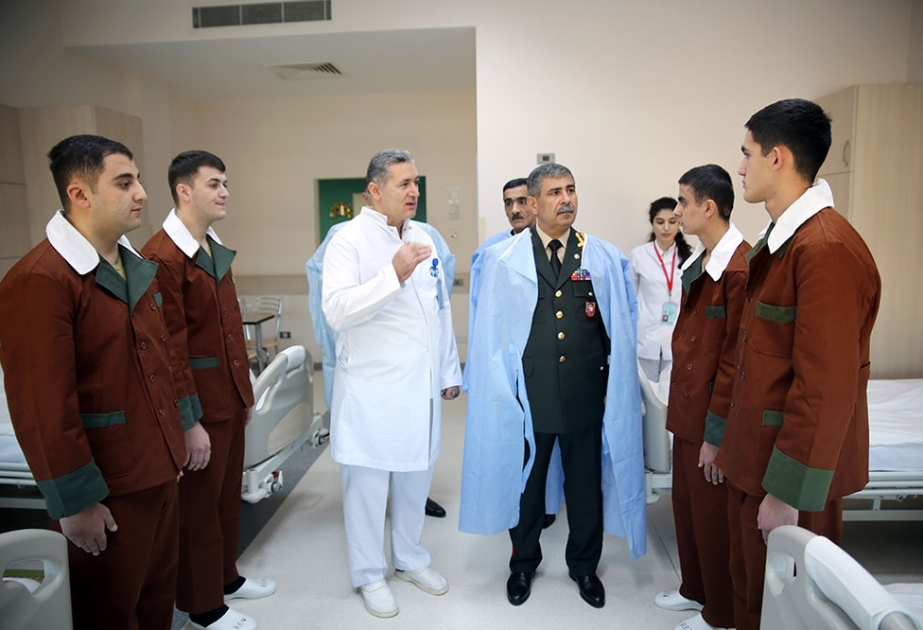 Müdafiə Nazirliyinin rəhbərliyi bayramlar münasibətilə hərbi hospitalda olub