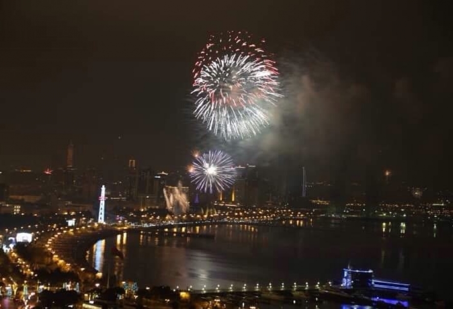 باكو تحتفل باستقبال عام 2019 بعروض الألعاب النارية الخلابة