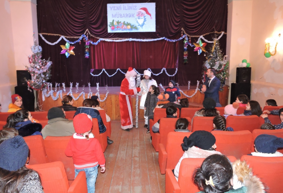 Qax Dövlət Kukla Teatrında uşaqlar üçün Yeni il şənlikləri keçirilir