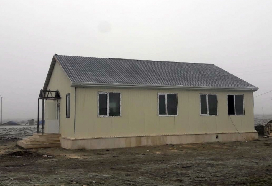 Taxtakörpü ərazisində laçınlı məcburi köçkünlər üçün modul tipli üç məktəb binası quraşdırılır
