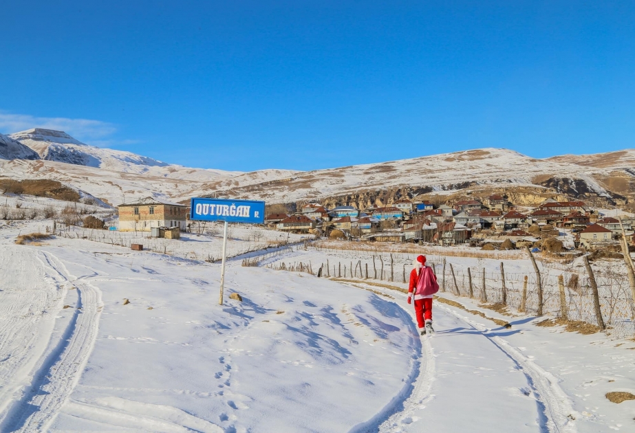 Şaxta baba Quba və Qusarın ucqar dağ kəndlərində yaşayan uşaqlara Yeni il hədiyyəsi aparıb – FOTOREPORTAJ